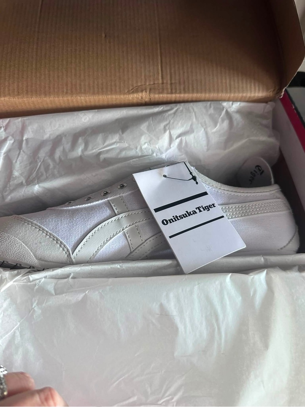 Onitsuka Tiger by Asics Men's Slip-On Sneakers in White 9.5 new in box - Picture 2 of 2